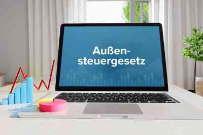 Laptop mit Anzeige Außensteuergesetz - © MQ-Illustrations / stock.adobe.com